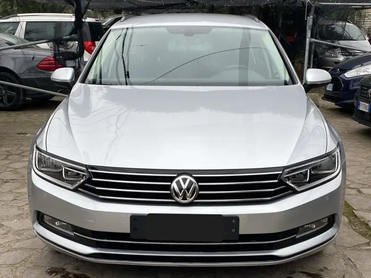 Volkswagen-Passat-696