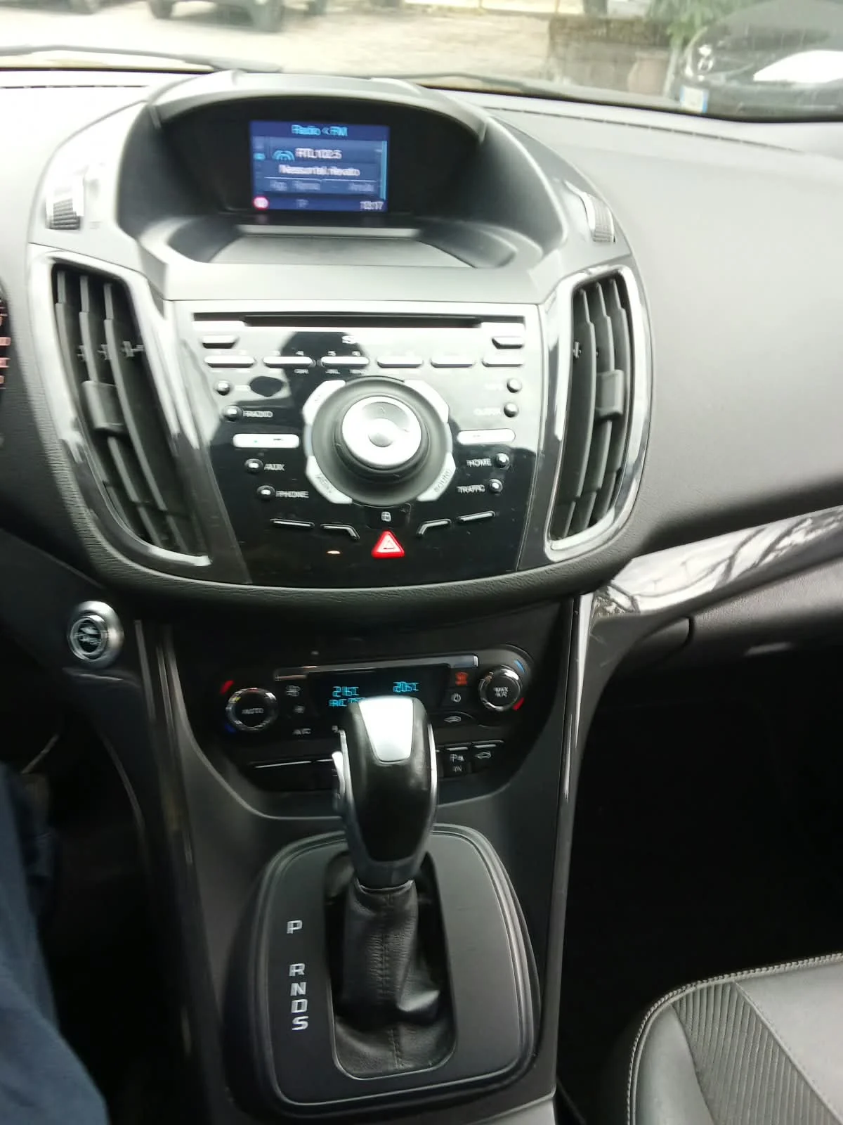 Ford Kuga 2.0 TDCi 140 CV 4WD Titanium - foto 25