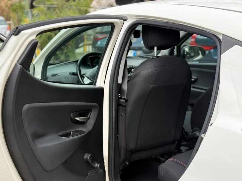Lancia Ypsilon 1.3 mjt Elefantino s&s 95cv — foto 8