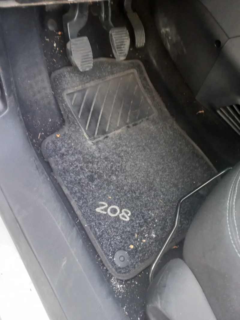 Peugeot 208 1.2 VTi 82 CV Active — foto 14