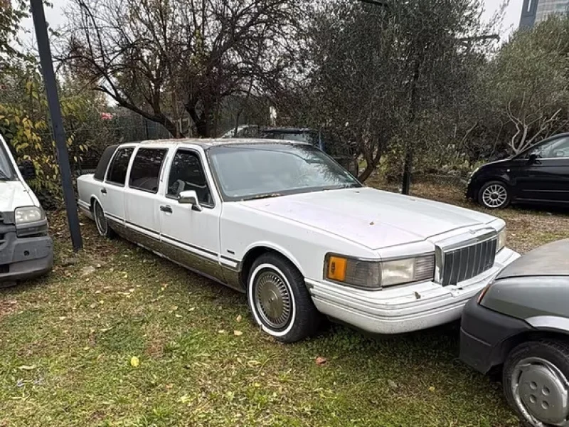 Lincoln TOWN CAR LIMOUSINE