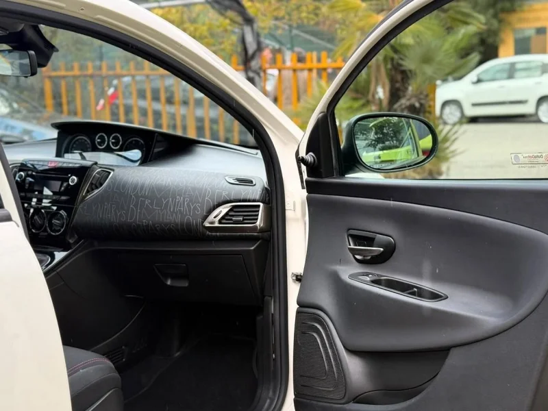 Lancia Ypsilon 1.3 mjt Elefantino s&s 95cv — foto 10
