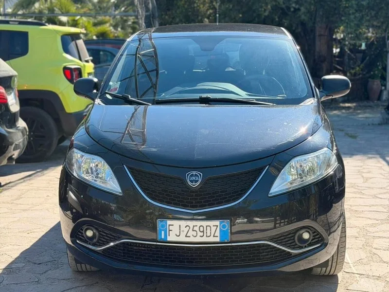 Lancia-Ypsilon-1097